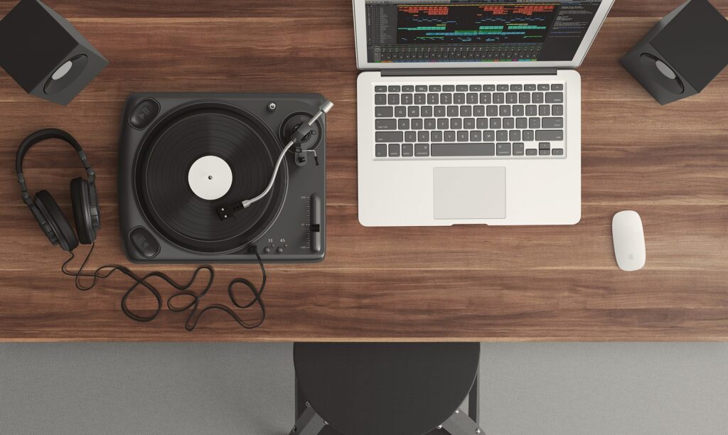 How to Create a Killer DJ/Artist Press Kit Theglassdesk Turntable 1337986 1024x612